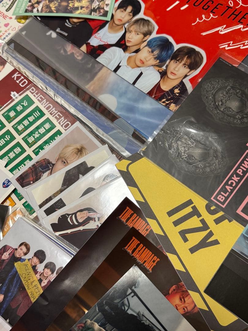 大量アイドル　写真 / トレカ / ステッカー　まとめて売り