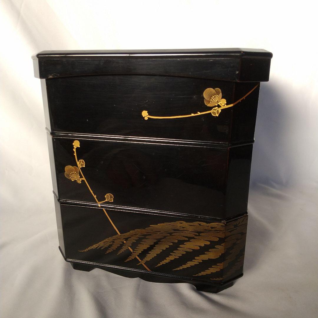 漆器　三段重箱　安政5年？　 黒地に金色の植物模様　やや傷あり