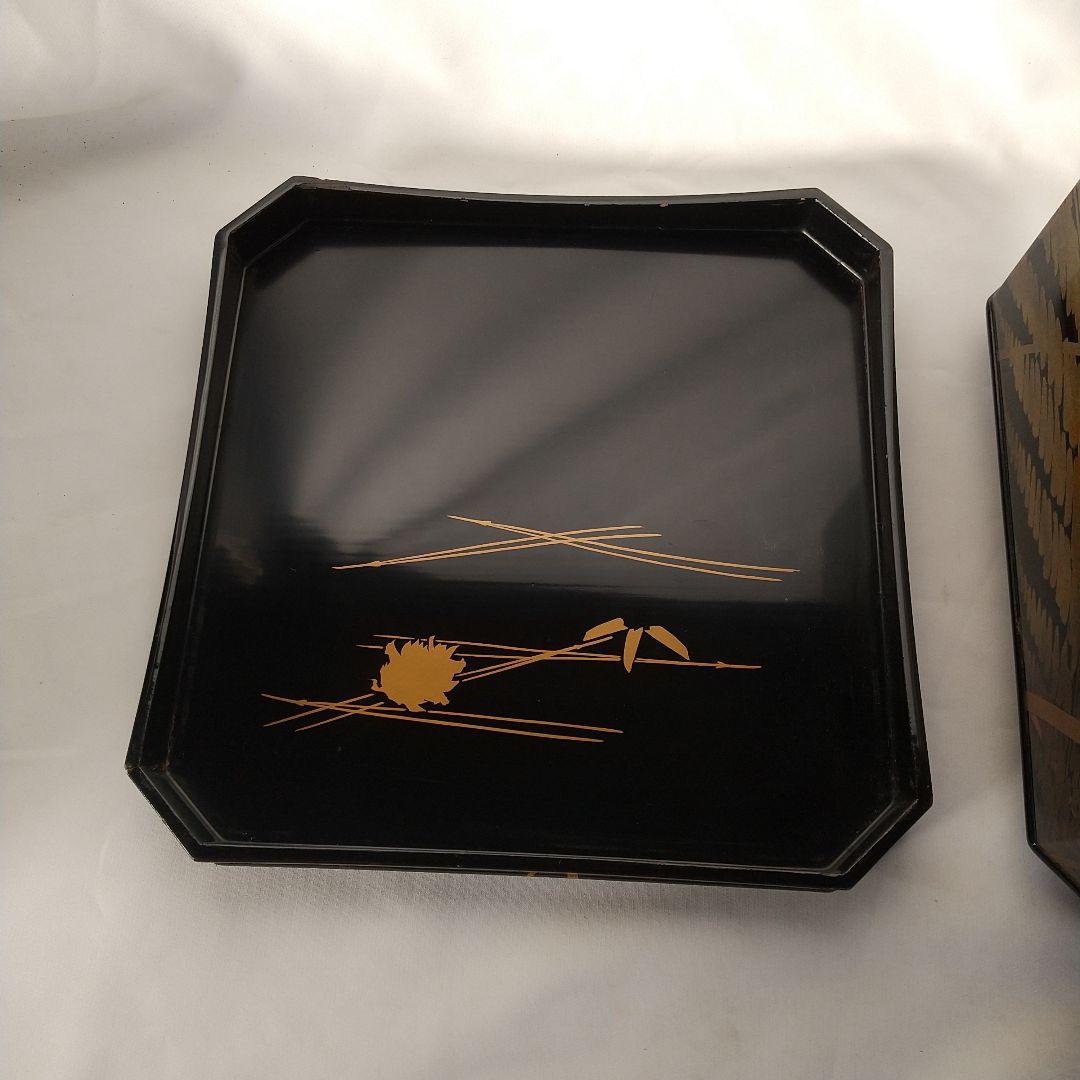 漆器　三段重箱　安政5年？　 黒地に金色の植物模様　やや傷あり