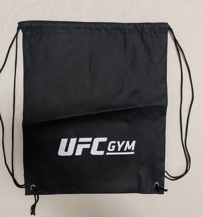 新品未使用 UFC GYM パーカー / フーディ& ナップサック