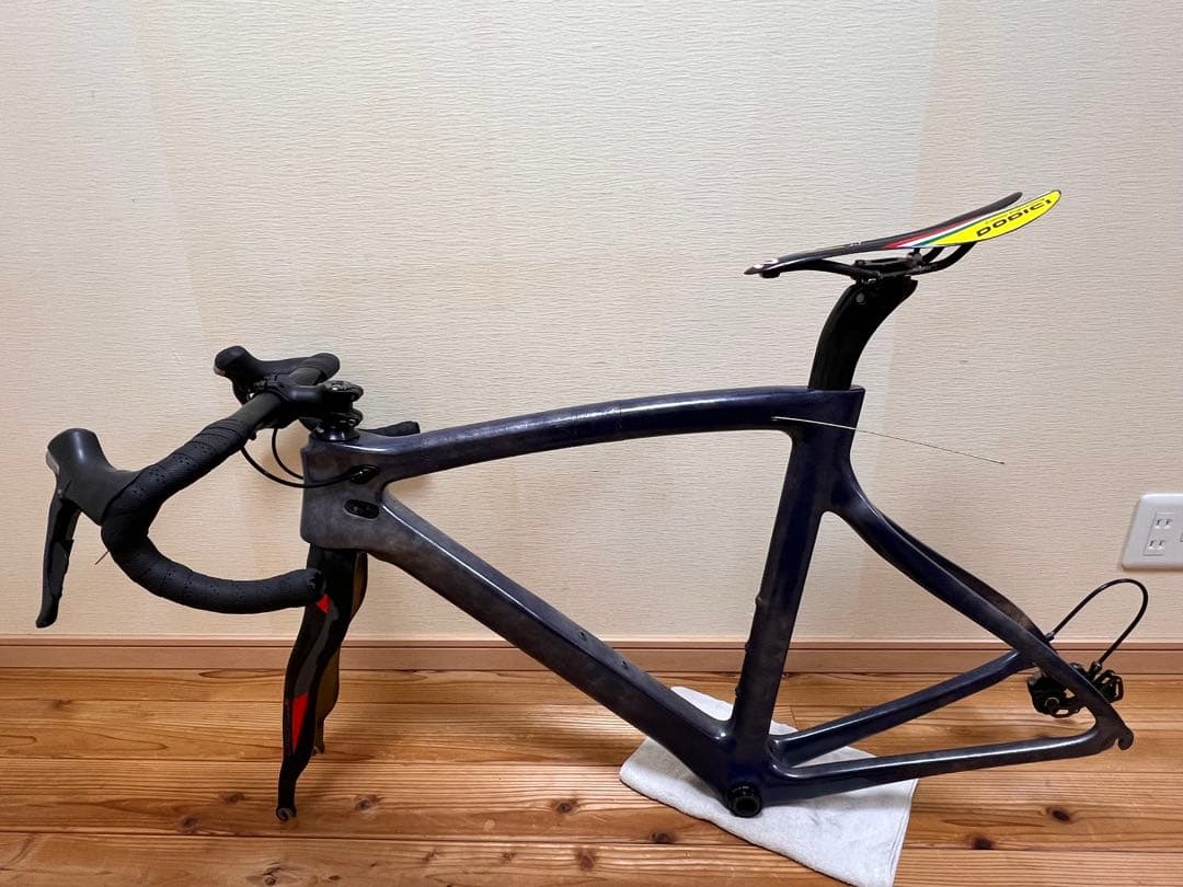 A*R様 ピナレロ ドグマ似 中華フレーム 補修済み お値下げ可能 コンポ抜き