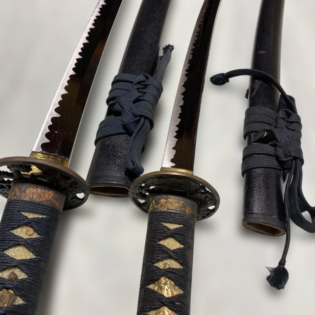 格安模造刀大小２本 濃緑柄 龍彫透し丸鍔 黒梨地鞘