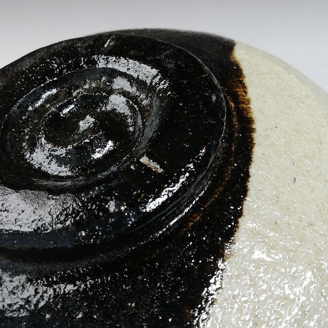 Ｔ５４４　茶碗　『黒掛分　平茶碗』『林陶造 作』『大徳法孫 柳生紹尚 書付』共箱