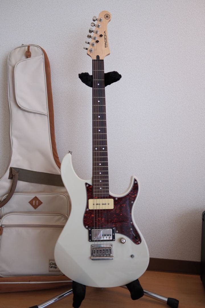 YAMAHA PACIFICA 311ホワイト エレキギター(ギターケース付き)