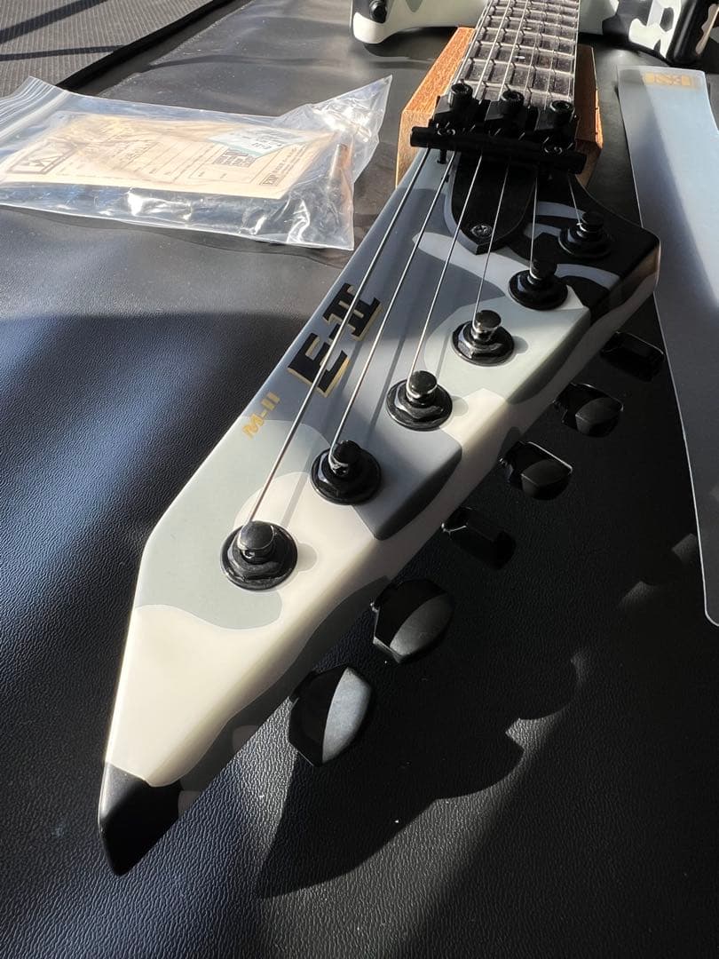 ギター E-II M-II NECK THRU Urban Camo L/H LEFTY