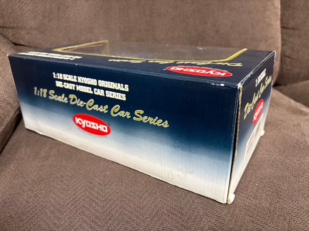 京商 NISSAN SKYLINE 2000GT-R ミニカー 1/18