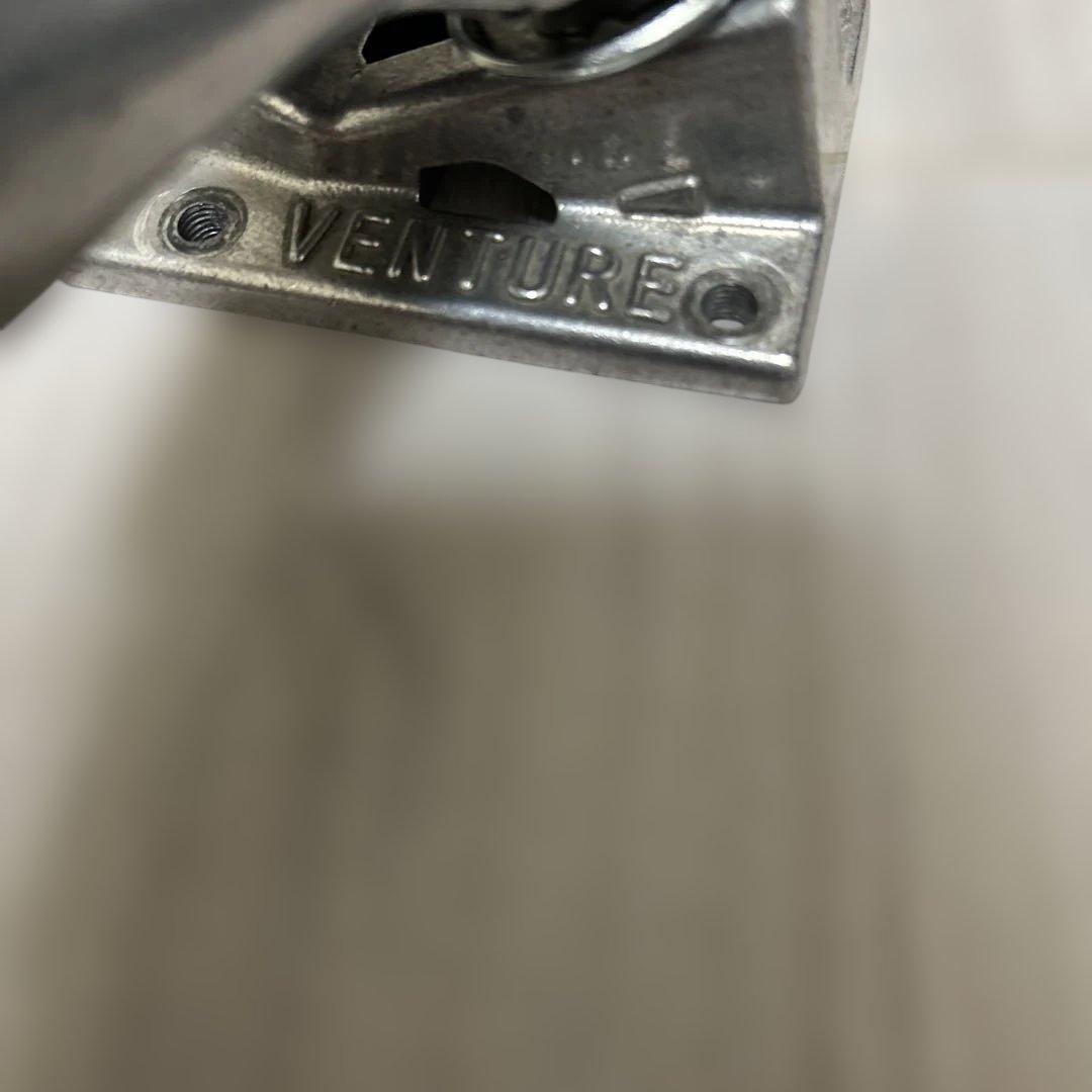 Venture ×starteam トラック 2個セット5.6のhiになります