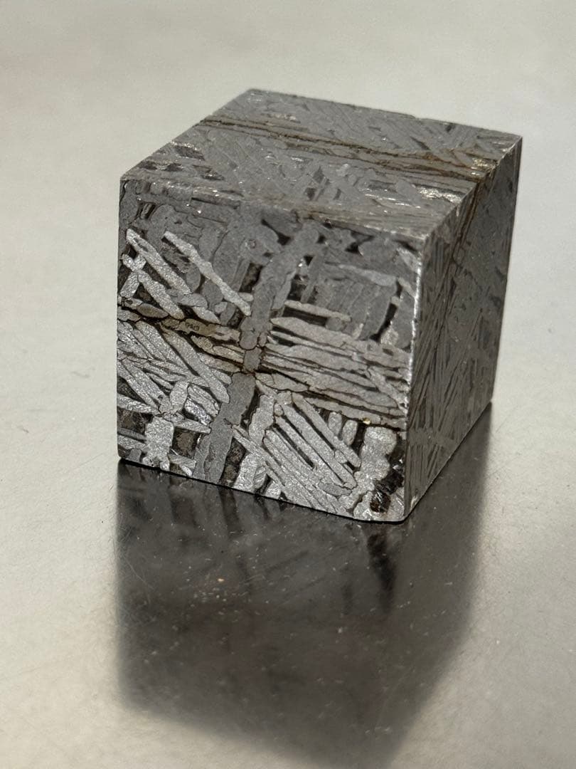 アルタイ隕石　キューブ　約197g