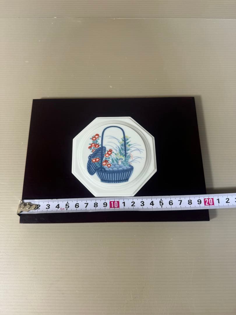 2338 有田焼　陶器の壁掛け　額　飾物　3客