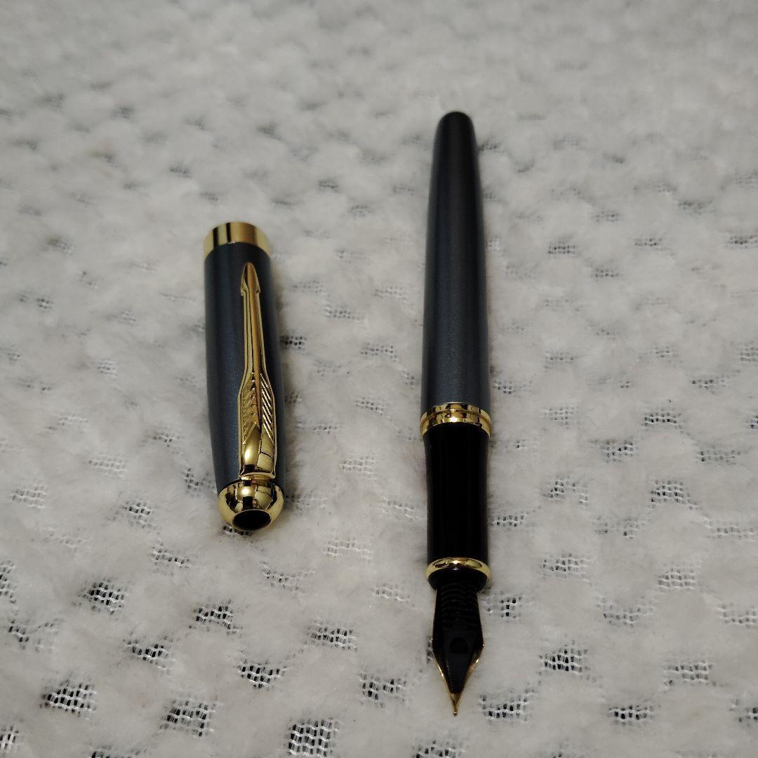 グレーの金属製万年筆8