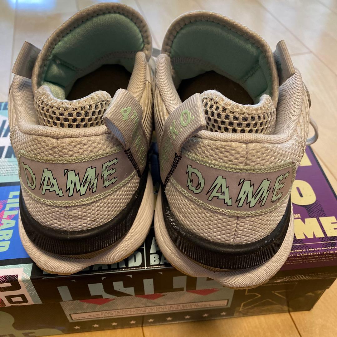 Adidas Dame 8 バスケットシューズ