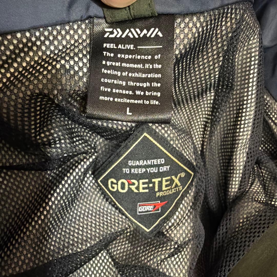 Daiwa GORE-TEX フード付きレインウェア