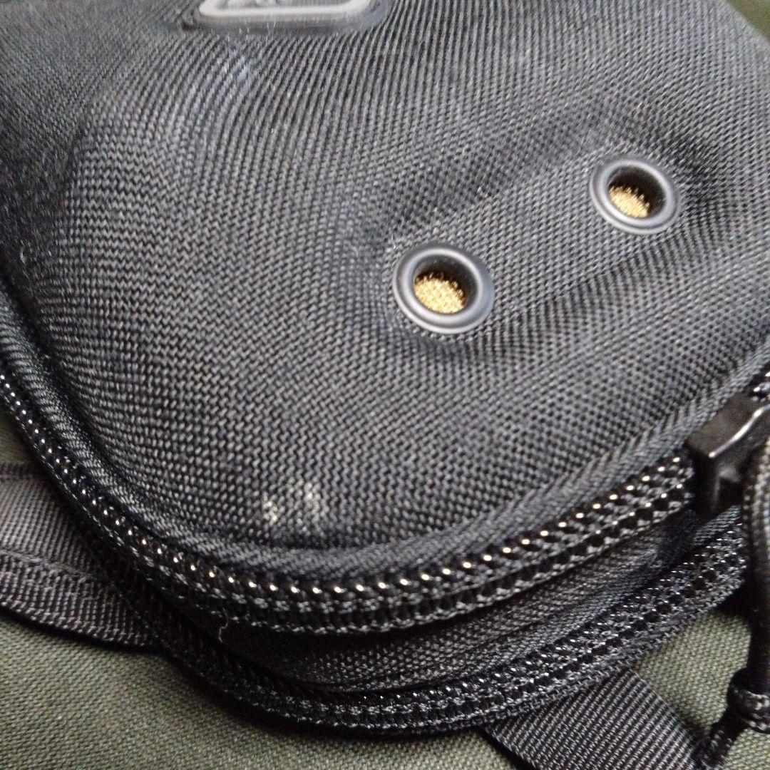 ハザード4 ブラック スリングバッグ