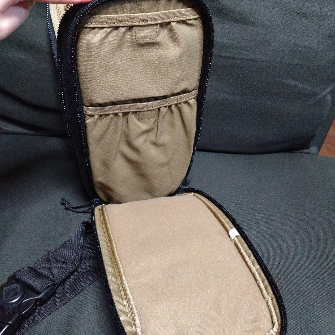 ハザード4 ブラック スリングバッグ