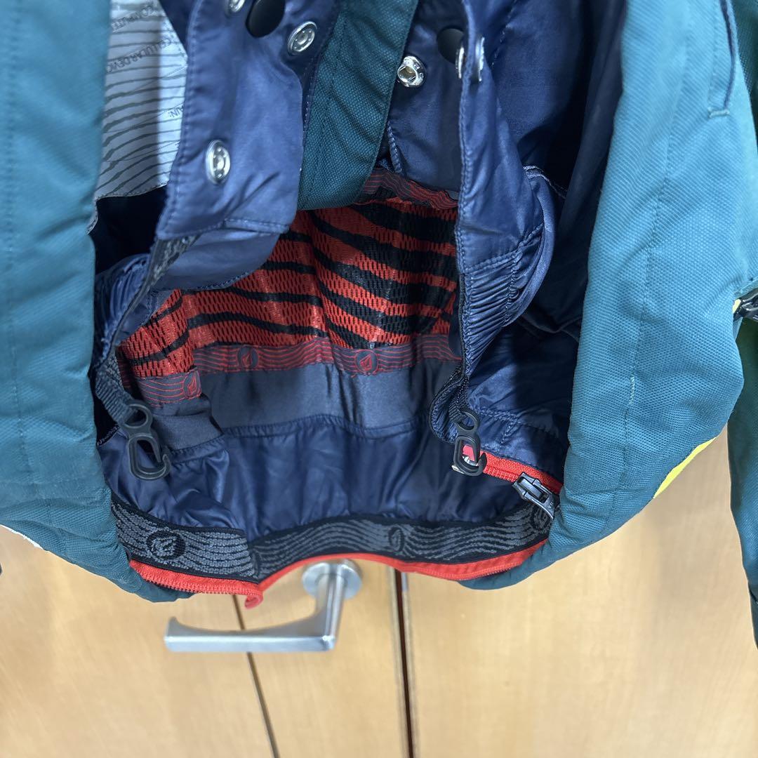 VOLCOM スノーウェア　スノーボードウェア　ウィンタースポーツ　ボルコム