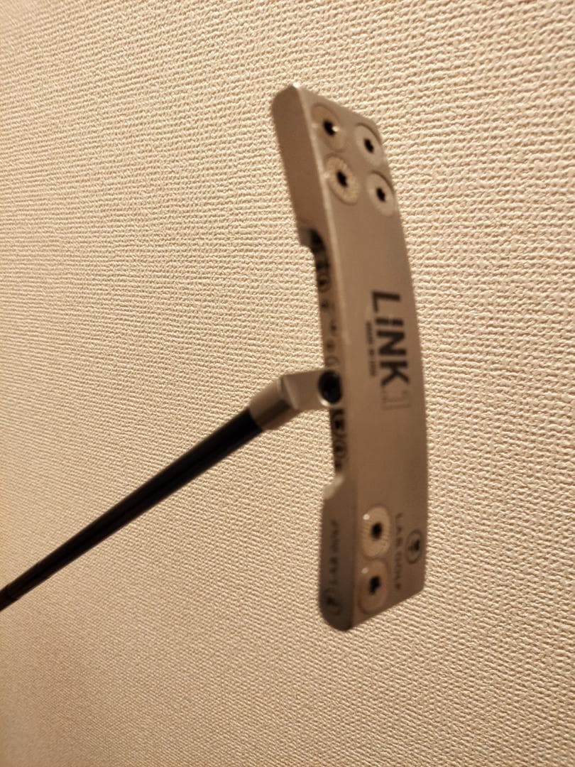 LAB GOLF（ラブゴルフ）のLINK1パター（ヘッドカバー付き）です。（右）
