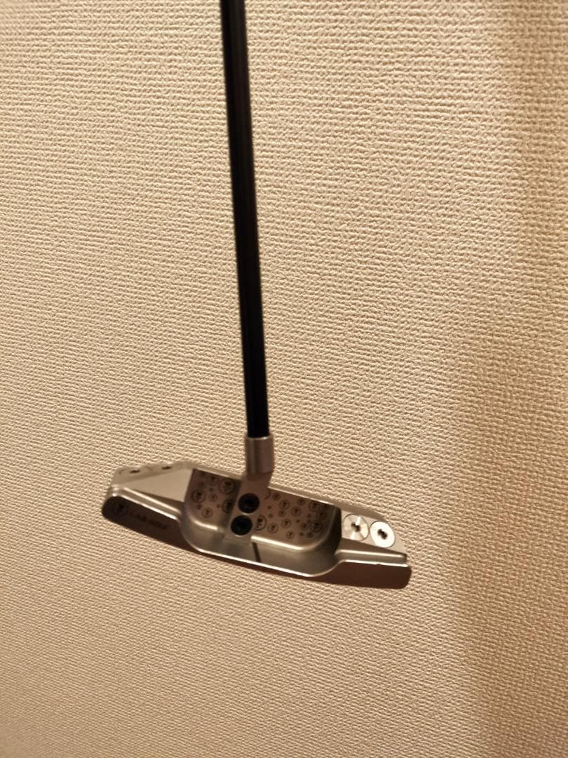 LAB GOLF（ラブゴルフ）のLINK1パター（ヘッドカバー付き）です。（右）