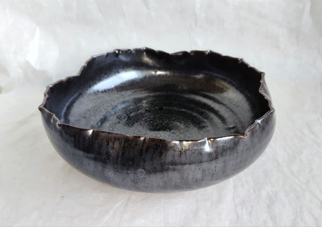 天目釉縁花弁鉢 (未使用 新品同様)