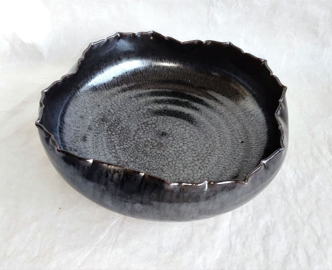 天目釉縁花弁鉢 (未使用 新品同様)