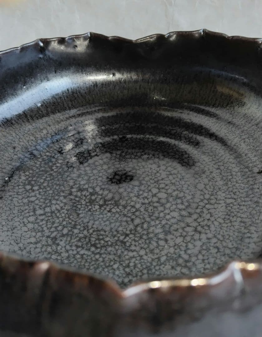 天目釉縁花弁鉢 (未使用 新品同様)