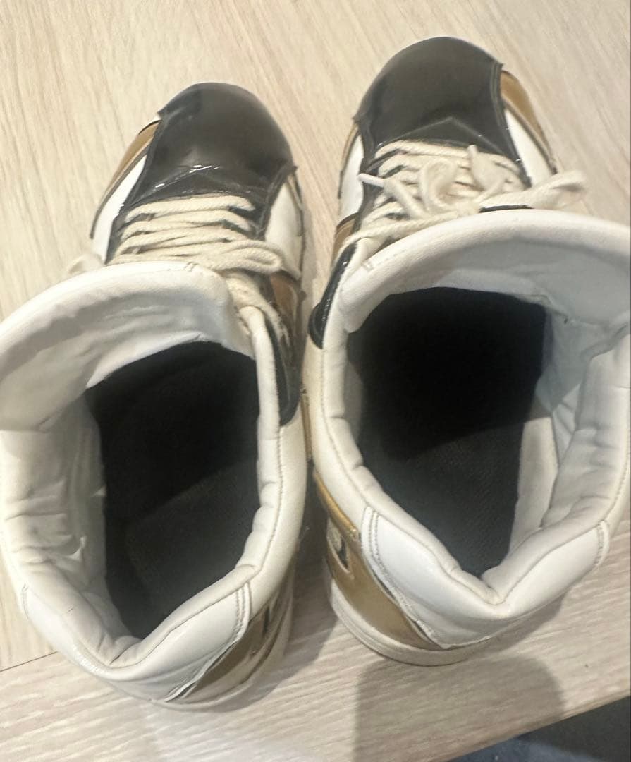 ハタケヤマ エナメル　トレーニングシューズ 紐 ホワイトゴールド 26.5cm