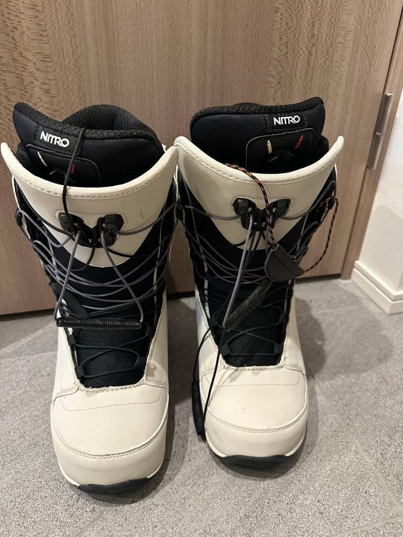 NITRO スノーボードブーツ ホワイト/ブラック