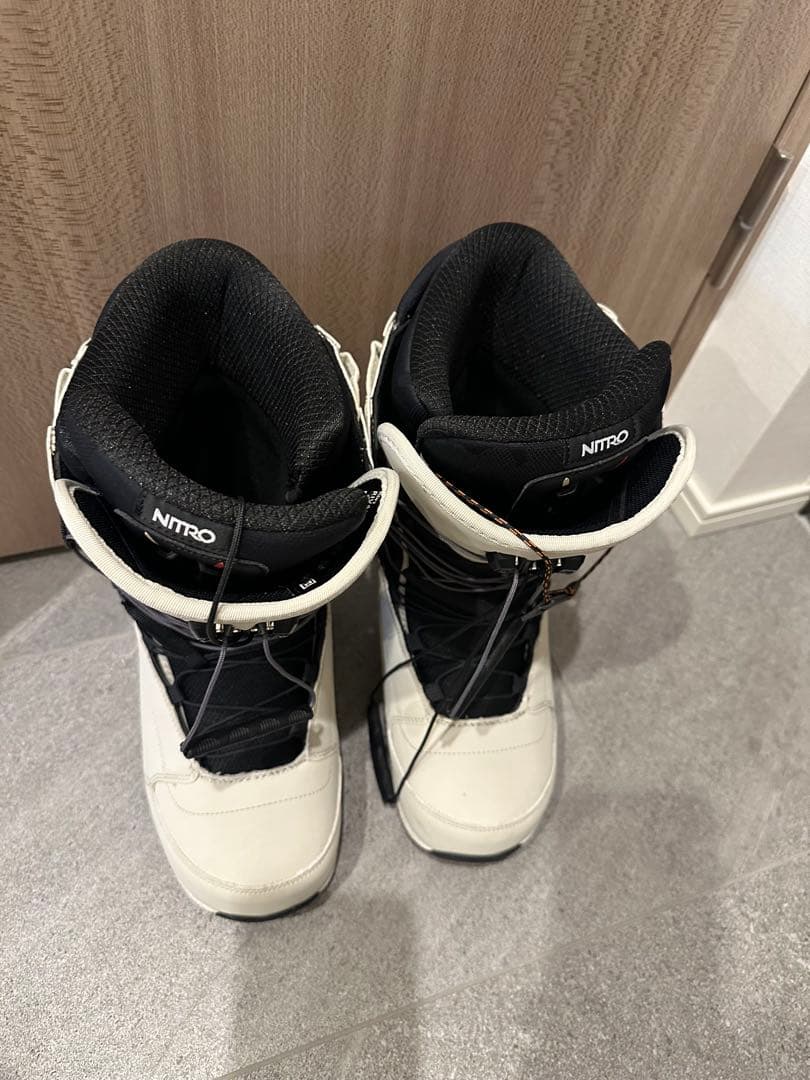 NITRO スノーボードブーツ ホワイト/ブラック