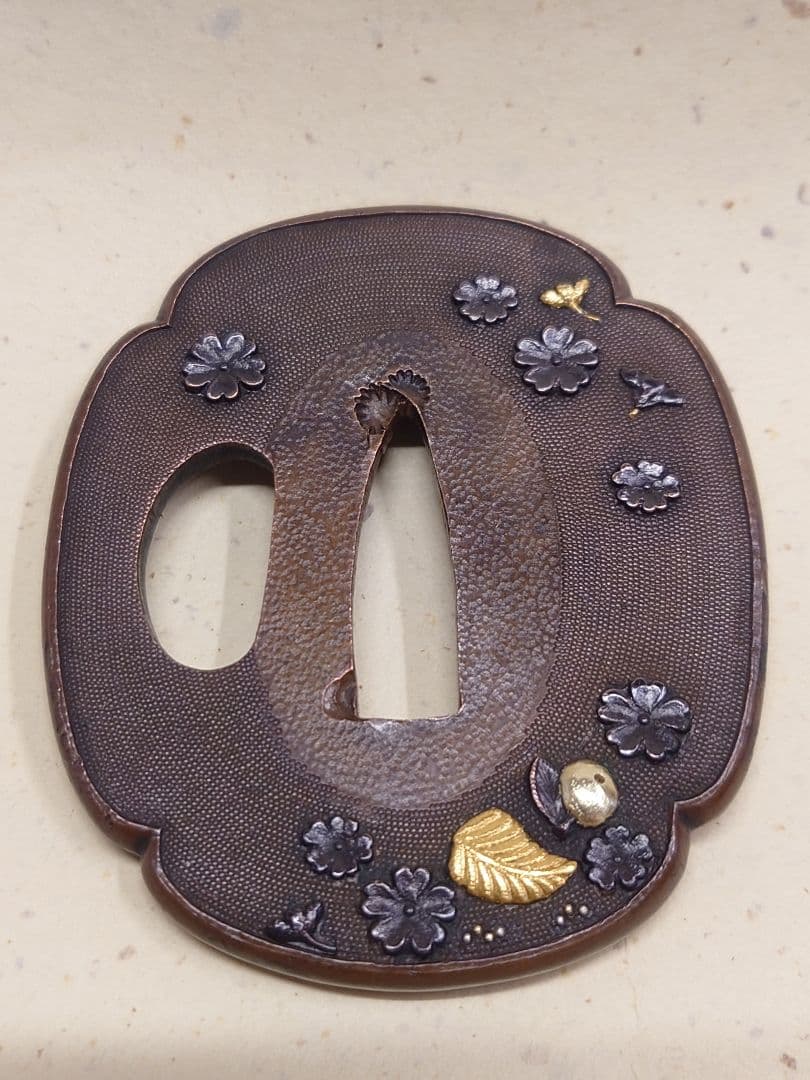 素銅魚子地鍔、植物図