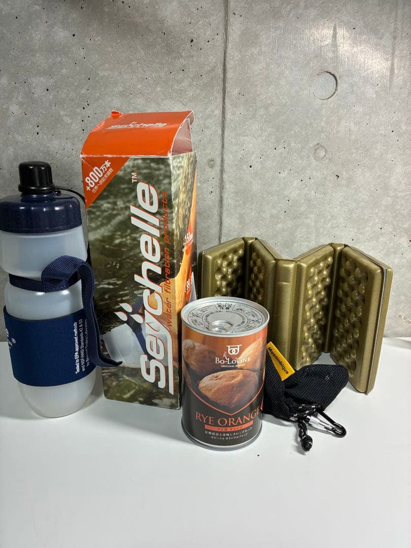 値下げSeychelle 800mlボトル、ライオレンジ缶詰セット、クッション