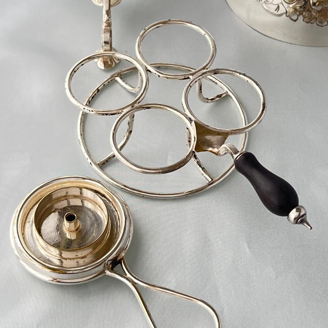 【Daniel & Arter】 ビクトリアンのエッグウォーマー エンボスの装飾