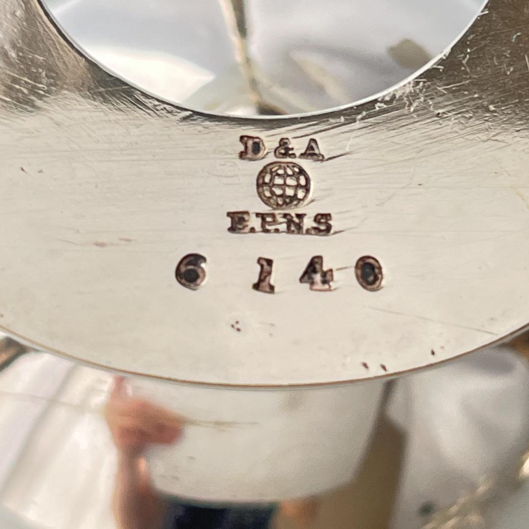 【Daniel & Arter】 ビクトリアンのエッグウォーマー エンボスの装飾