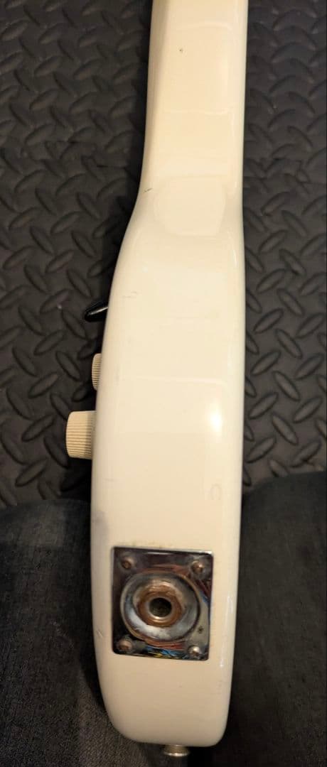 ち*ち様 ミュージックマンタイプ　エレキギター　アルダー製 HSHピックアップ