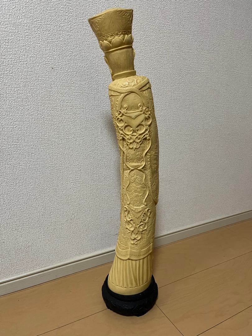 中国風の皇帝と皇后のペアの象牙風の練り物