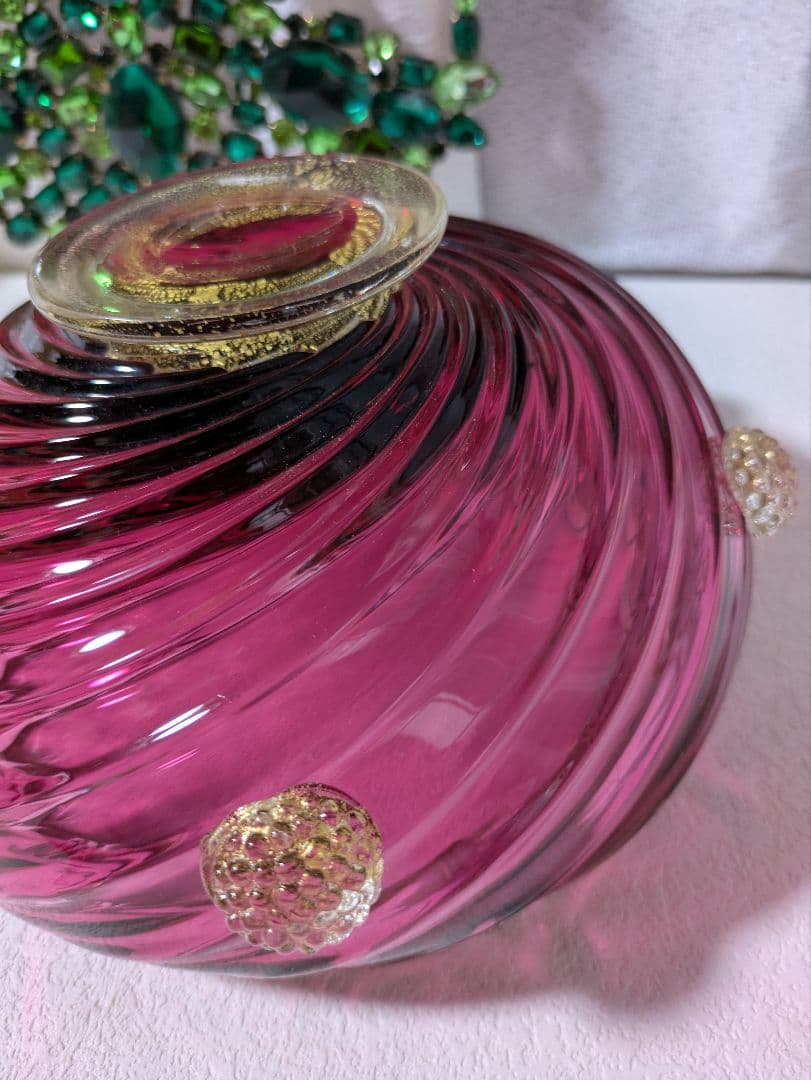 ベネチア　クランベリーのガラスボウル 　波状の縁取り　お値下げ中