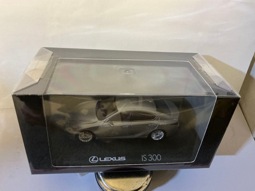 Lexus IS 300 シルバー1/43ミニカー