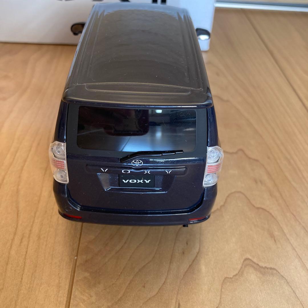 1/24 70 ヴォクシー 前期 カラーサンプル ミニカー