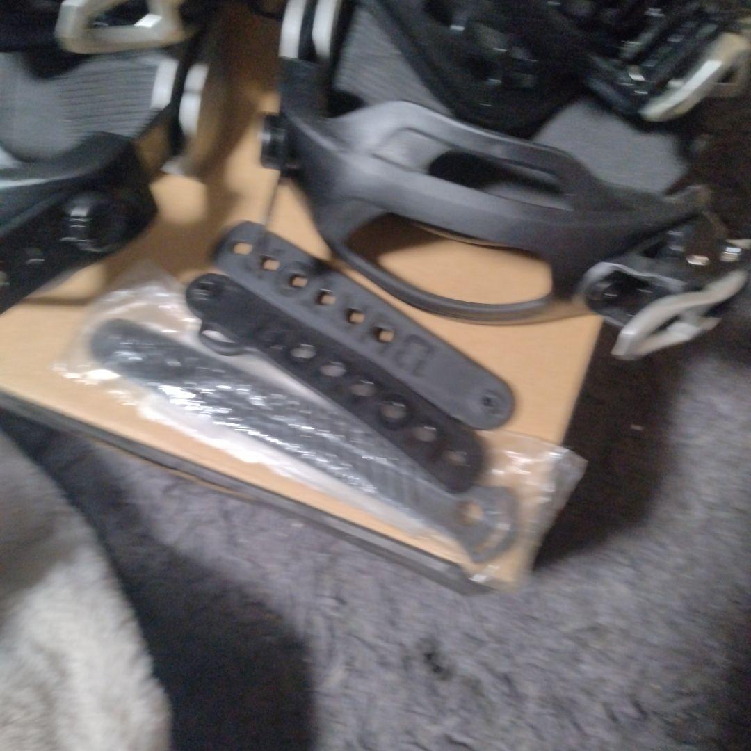 BURTON ジェネシス　Mサイズ　ビンディング　　 シルバー　カッコイイ。