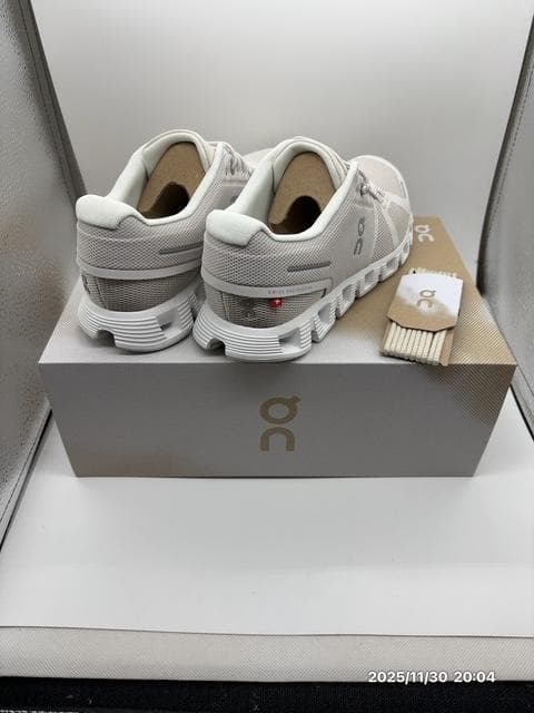 ON ランニングシューズ パール/ホワイト レディース 24cm