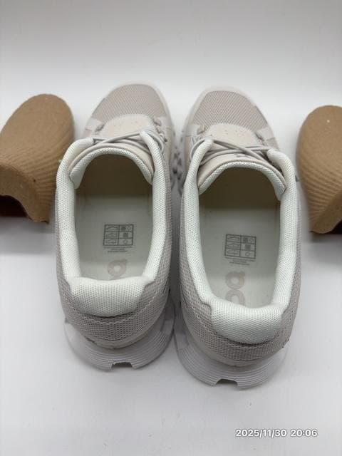 ON ランニングシューズ パール/ホワイト レディース 24cm