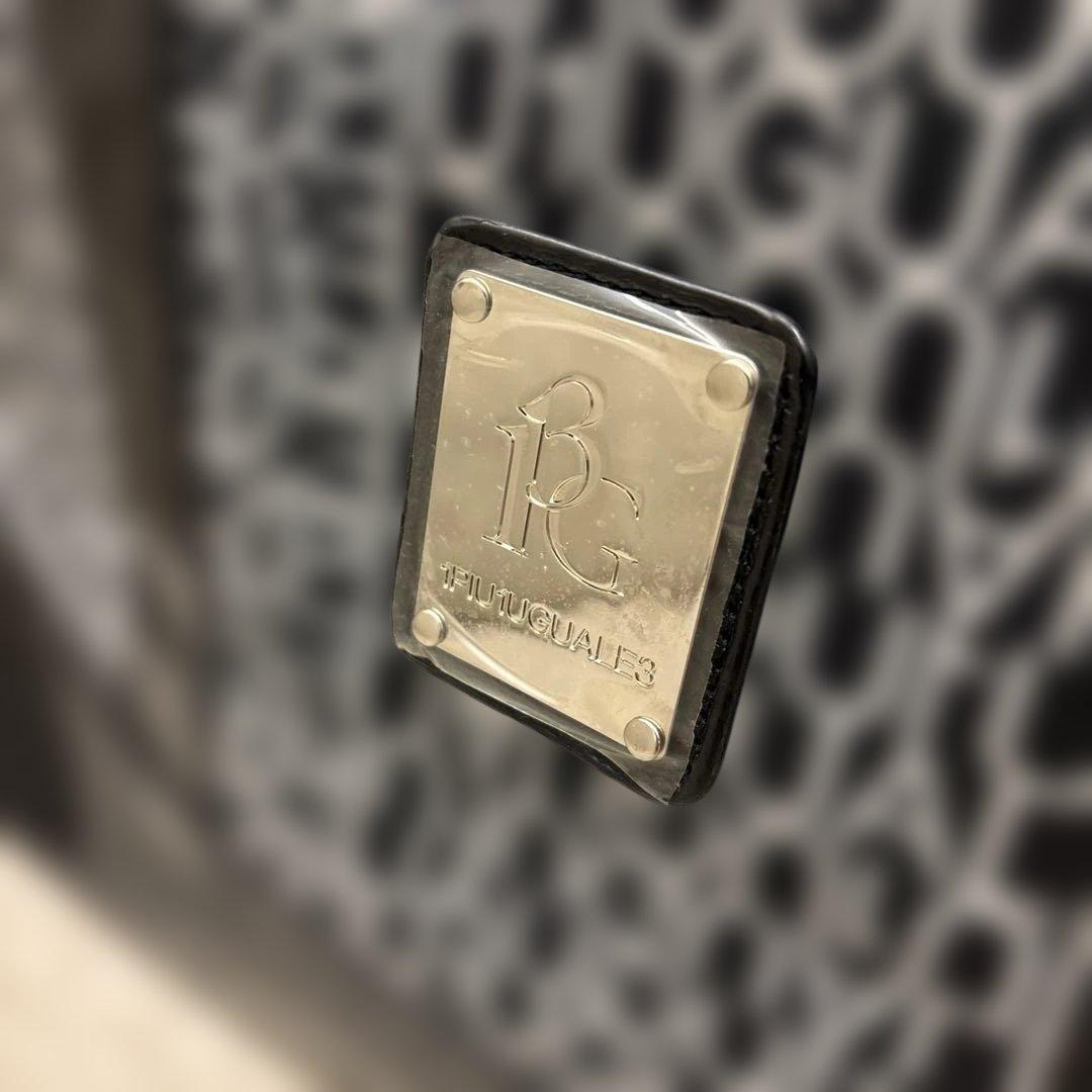 【未使用】1piu1uguale3 ミドルボストンロゴ