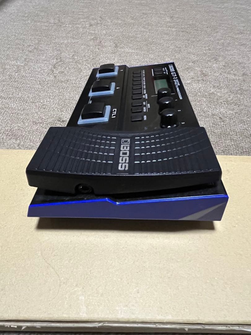 少し値下げ！BOSS GT-1 ギターエフェクター　教科書付き！