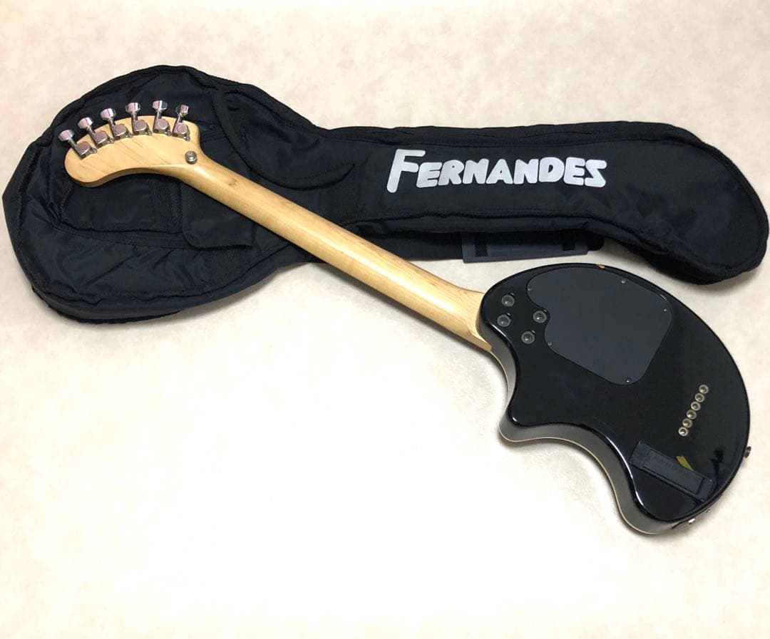 【美品】ZO-3GF 3TS アンプ内蔵ギター ディストーションSW付 ケース付