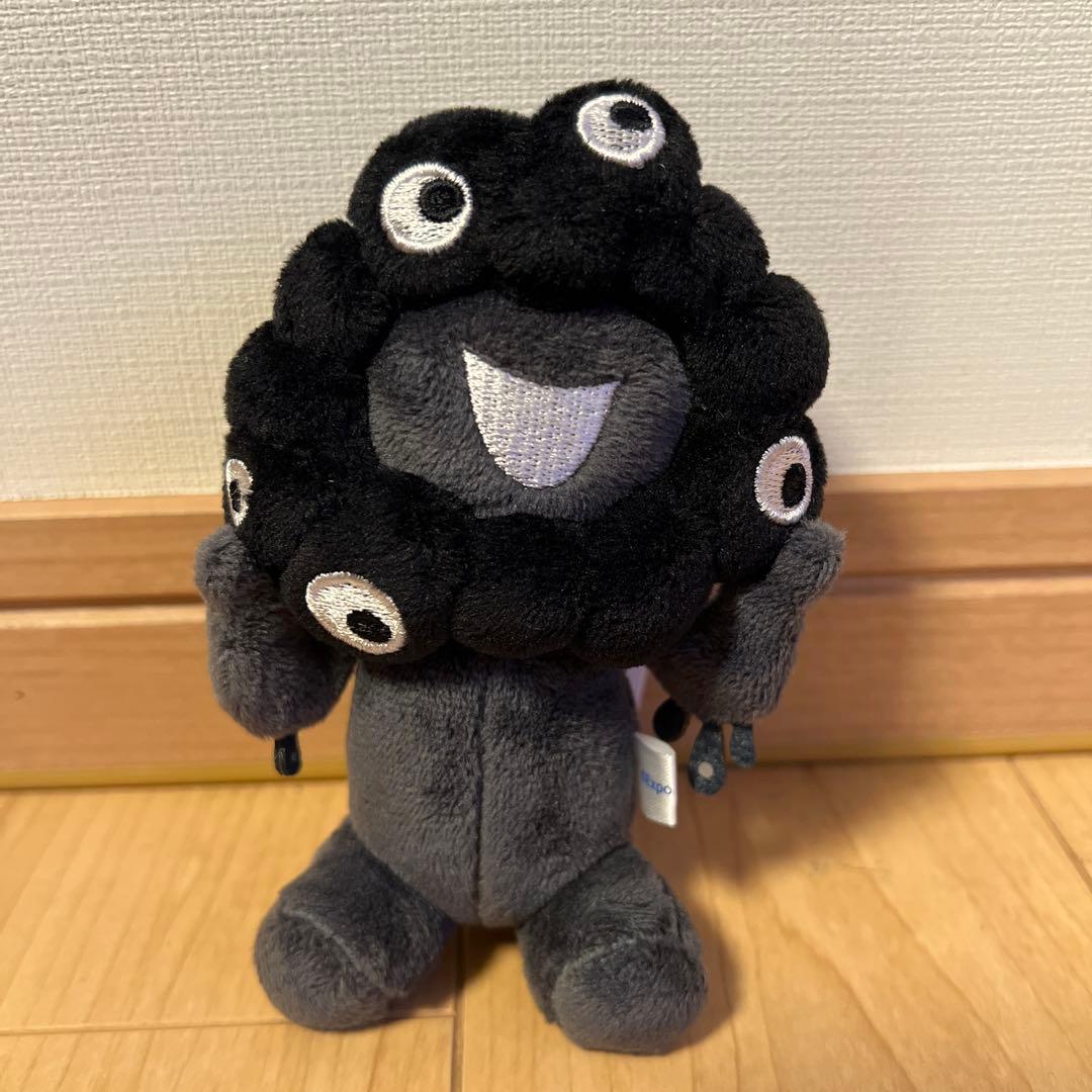 新品タグ付 黒ミャクミャク【座り】カラビナ付きマスコット