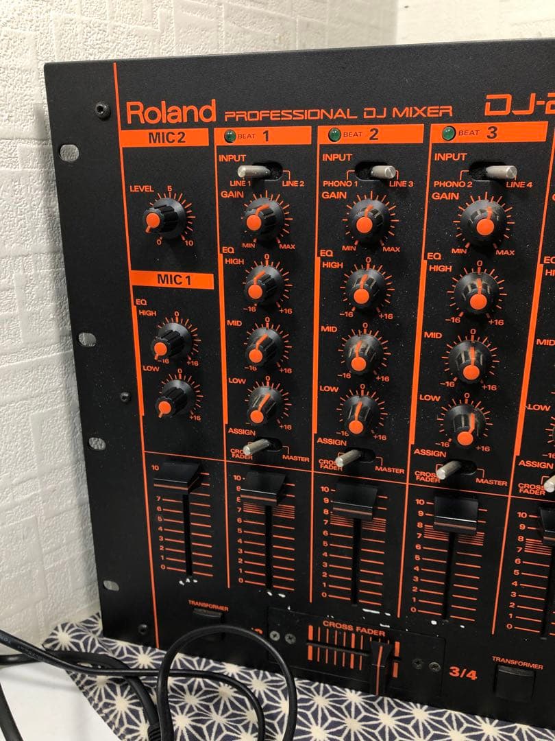Roland ローランド　DJ-2000