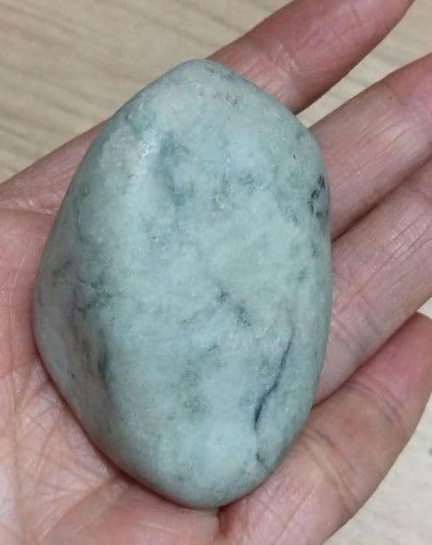 糸魚川翡翠　黒や緑翡翠　ひすい　ヒスイ　76g 糸魚川翡翠　ひすい