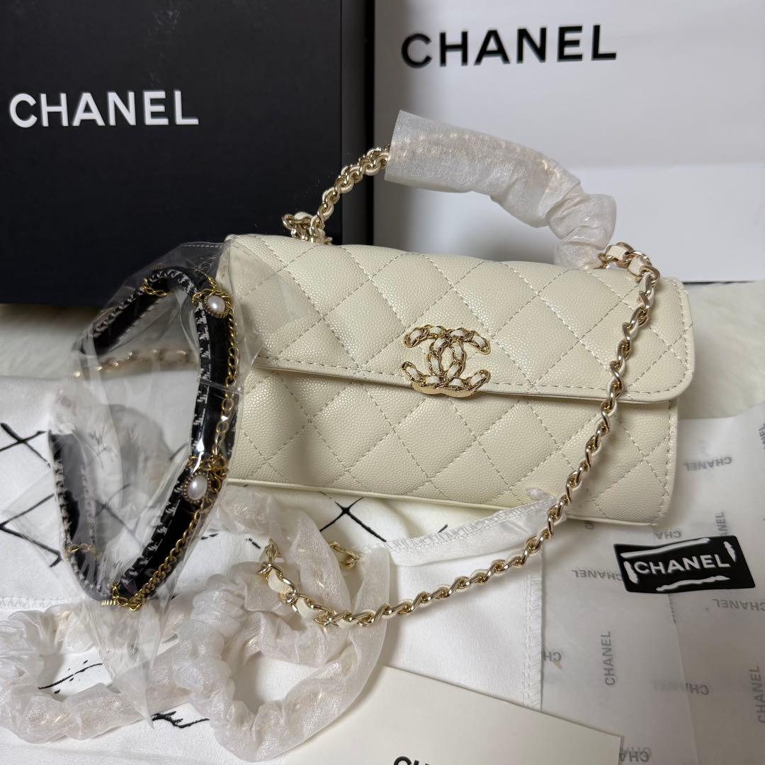 m*o様 CHANEL MAKE UPノベルティキルティングホワイトショルダー