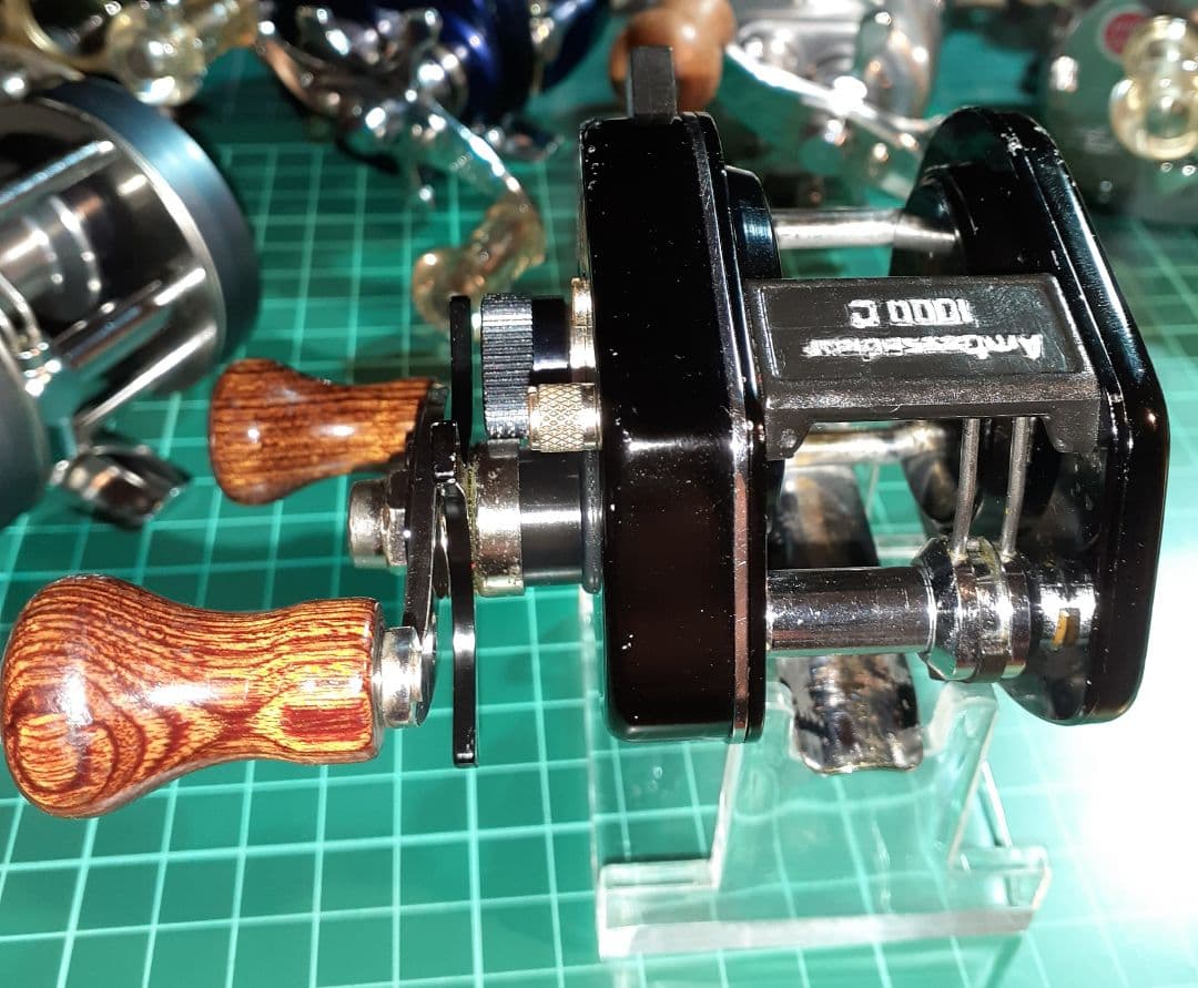 アブガルシア ABU アンバサダー１０００C ウッドノブハンドル仕様