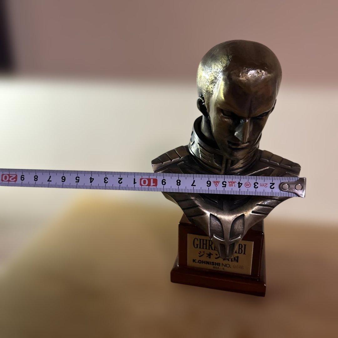 ギレン・ザビ バストアップ像