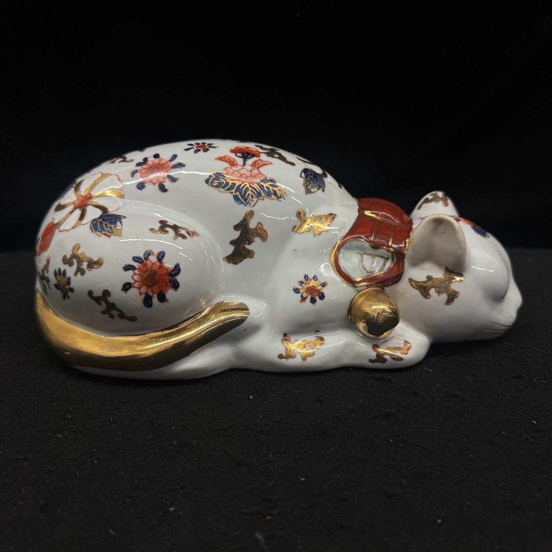 古伊万里 染錦 眠り猫 金彩色絵 猫 置物 招き猫 縁起物 24cm