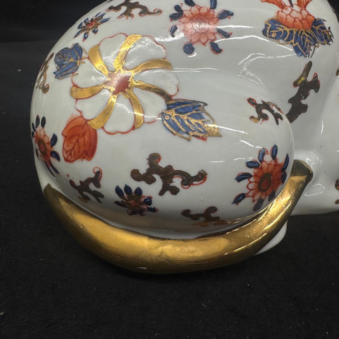 古伊万里 染錦 眠り猫 金彩色絵 猫 置物 招き猫 縁起物 24cm